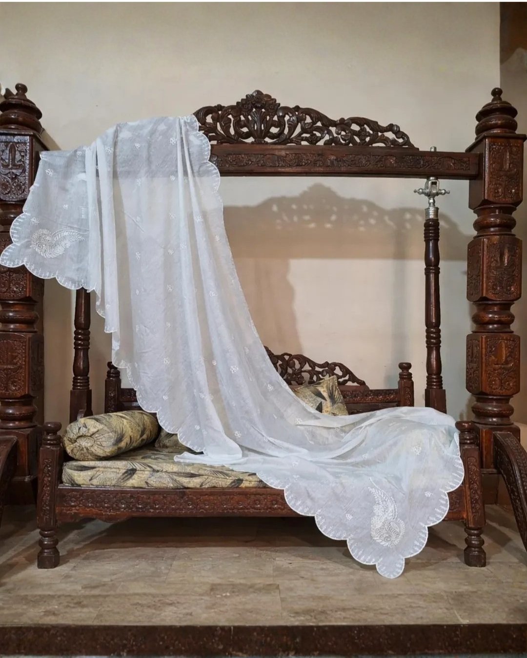 cotton-dupatta-with-four-sided-resham-embroided-border